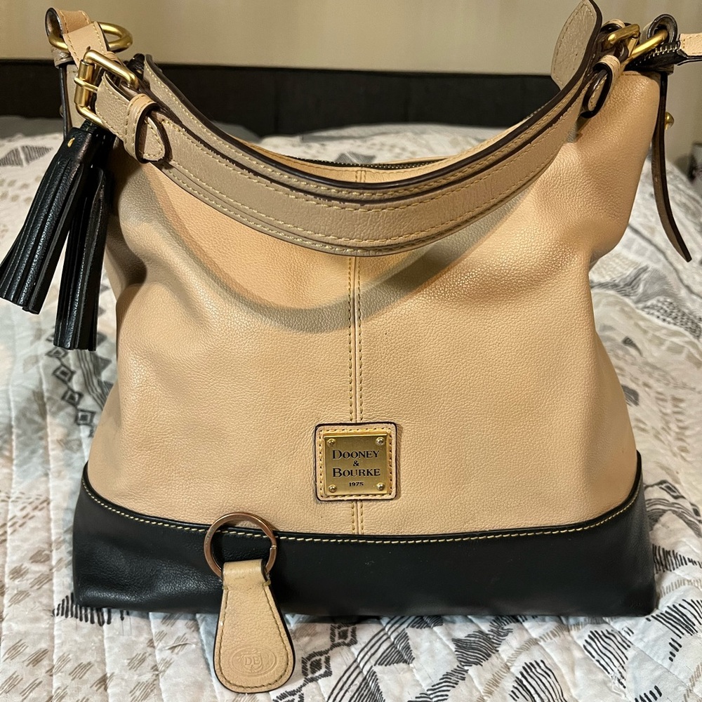 Classic authentic Dooney and Bourke shoulder bag.